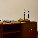 2Bhk Comfortable Furnished Serviced Apartments In Hauz Khas - Woodpecker Apartments