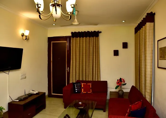 2Bhk Comfortable Furnished Serviced Apartments In Hauz Khas - Woodpecker Apartments