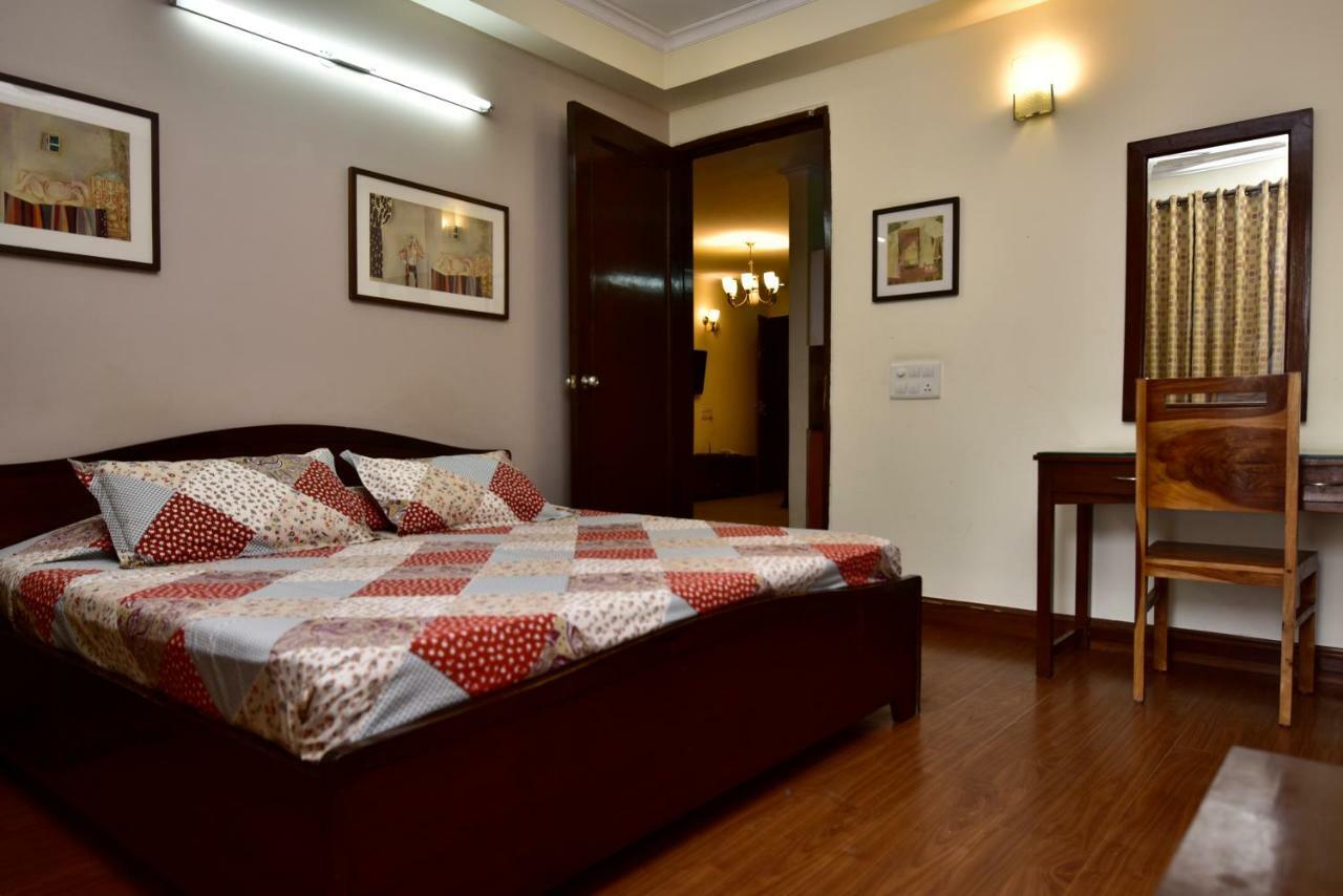 2bhk Comfortable Furnished Serviced In Hauz Khas - Woodpecker Inn New Delhi